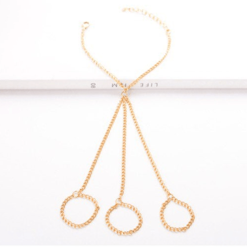 Bijou bague et dessus de main