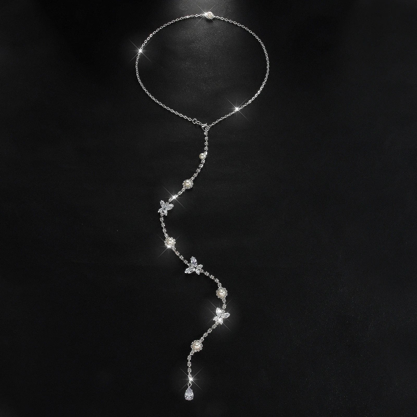 Halskette im Rücken