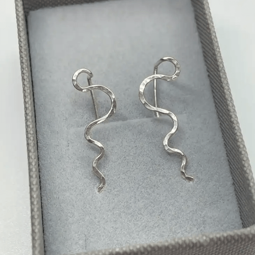 Boucle d&#39;oreille grimpante serpent