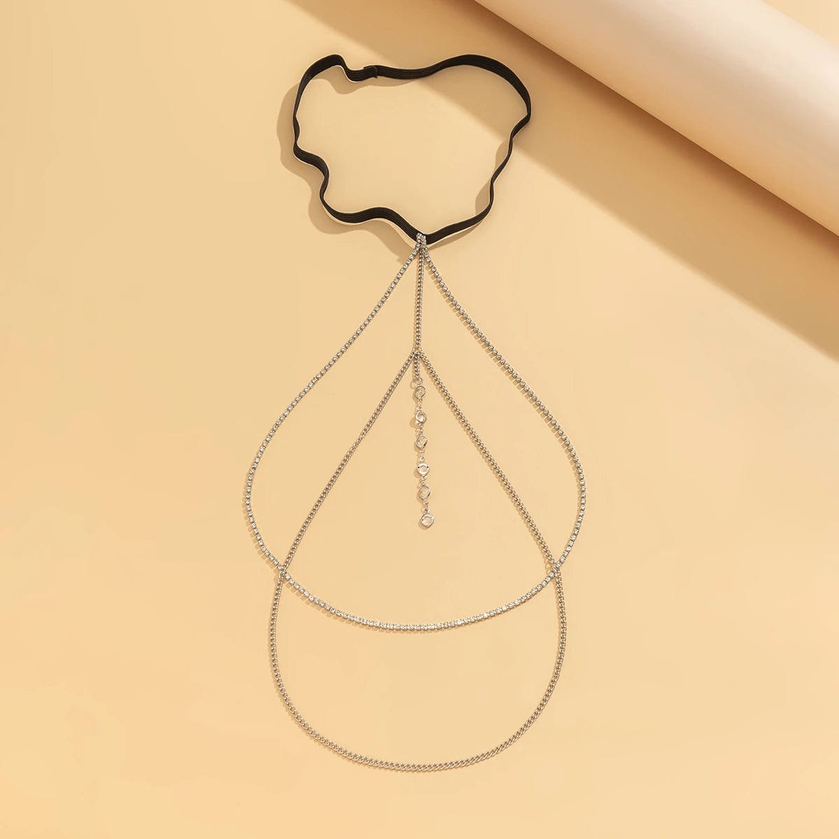 Chaine autour de la cuisse femme