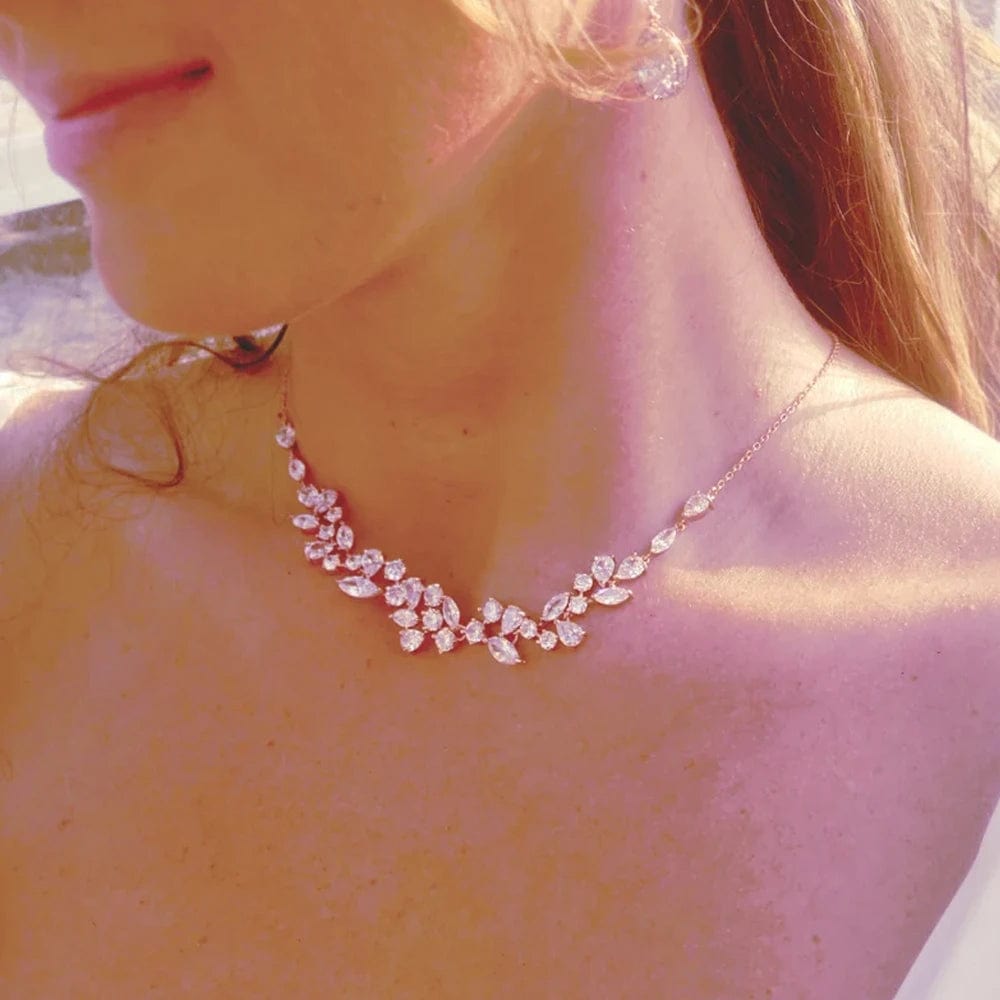 Collier de dos court