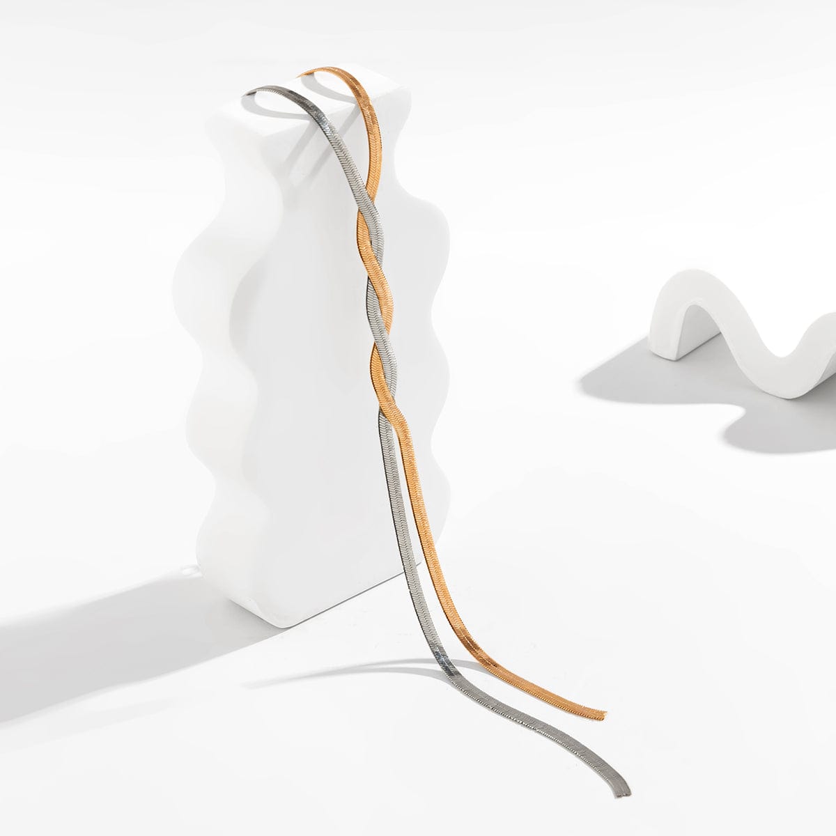 Collier plongeant tresse