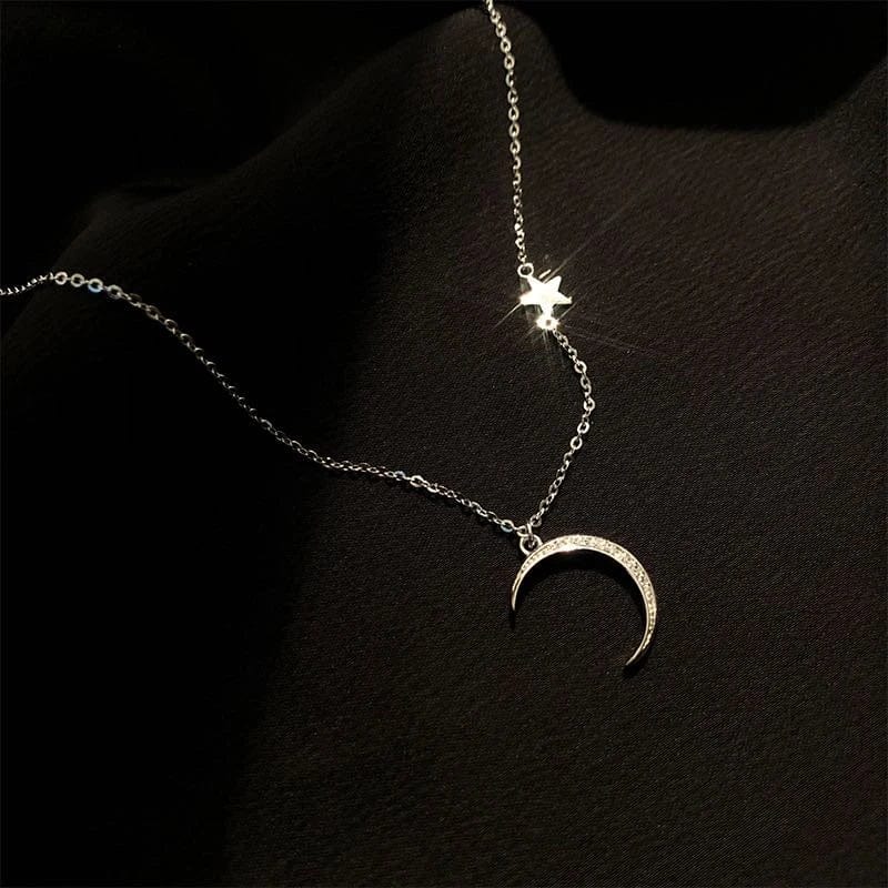 Collier ras de cou demi lune