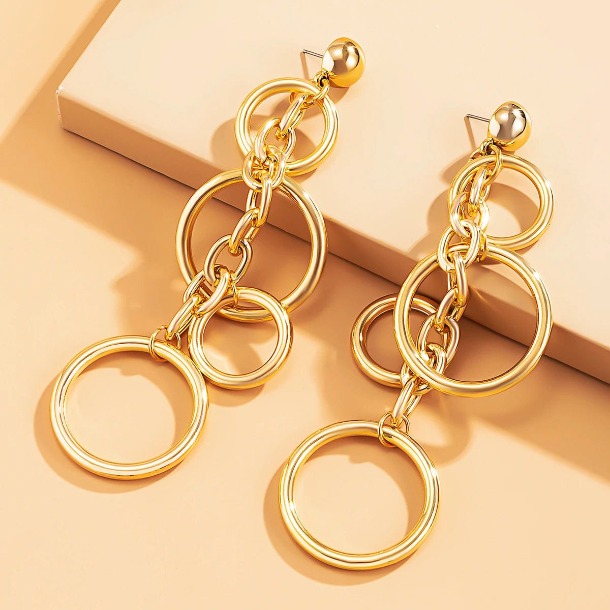 Grosses boucles d&#39;oreilles pendantes originales