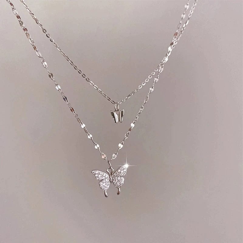 Petit collier argenté papillon